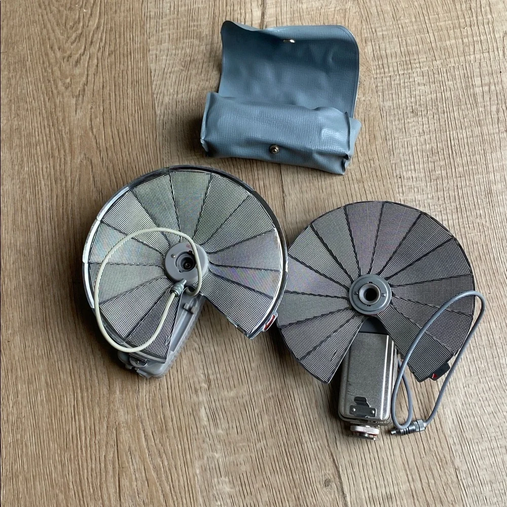 Telesar and Unlabeled Fan Collapsible Flash Attachment and 1 Case UNTESTED